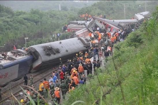 13日3时17分，一辆由黑河开往哈尔滨的K7034次旅客列车运行至绥北线海伦至东边井区间发生脱线事故。